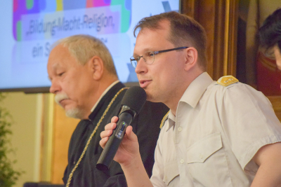 Stefan Gugerel, Leiter des Instituts für Religion und Frieden, mit Erzpriester Alexander Lapin