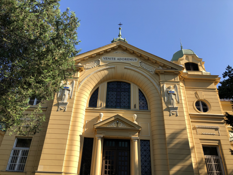 Die Militärpfarrkirche St. Nepomuk in Wien 13