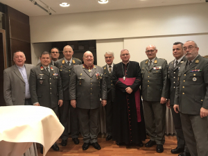 Bischof Freistetter überreichte den päpstlichen Silvesterorden an zwei engagierte Laien aus dem Bereich des Bundesheers
