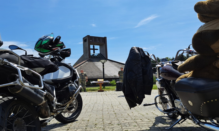 Motorradsegnung vor der Soldatenkirche in Allentsteig
