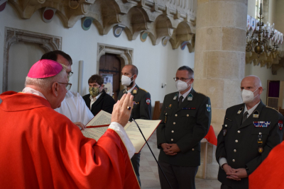 Lektorenbeauftragung in der St. Georgs-Kathedrale durch Militärbischof Werner Freistetter
