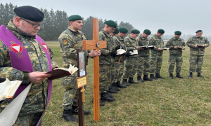 Kreuzweg um die Soldatenkirche Allentsteig