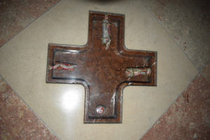 Auch unter dem Altar der St. Georgs Kathedrale ist eine Reliquie des Hl Leopold von Österreich eingelassen.