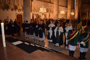 Über 300 Gäste aus Gesellschaft, Kirche, Politik und dem Militär fanden sich in der St. Georgs Kathedrale ein um anlässlich seines 500. Todestags dem „letzten Ritter“ zu gedenken.