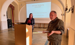 von links nach rechts: Arabella Koch-Ulrich, Bestatterin und Prokuristin, Militärdekan Alexander Wessely