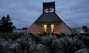 Der Feldgottedienst bei der Soldatenkirche am Truppenübungsplatz Allentsteig