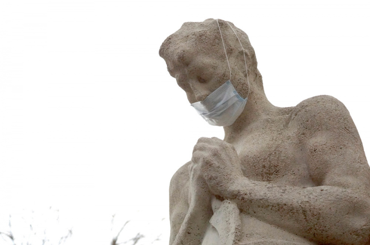 Neue Rahmenordnung für Katholische Kirche: statt epidemiologischen Nachweises weiterhin Zwei-Meter-Abstand und FFP2-Maskenpflicht bei Gottesdiensten - Erleichterungen beim Gemeinde- und Chorgesang - Präventionskonzept für Taufe, Erstkommunion, Firmung und Trauung