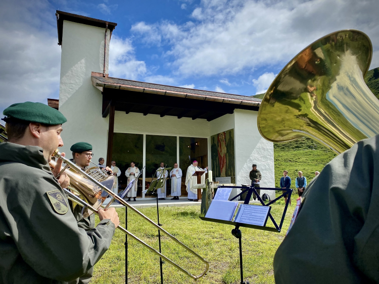 Segnung der Christkönigskirche und feierlicher Gottesdienst mit Militärbischof Werner Freistetter