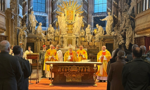 Militärbischof Werner Freistetter stand der Eucharistiefeier zu Beginn des Nationalfeiertages in der Michaelerkirche vor