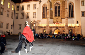 Nikolausfeier im Burghof der Theresianischen Militärakadmie