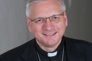 Militärbischof Werner Freistetter wird am 17. Mai den ersten Gottesdienst mit Gläubigen in seiner Bischofskirche, der St. Georgs- Kathedrale, feiern. 