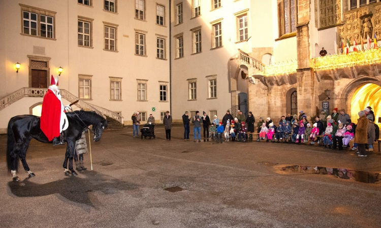 Der Nikolaus kam hoch zu Ross