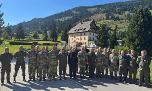 Die Teilnehmer der heurigen Pastoralkonferenz mit Militärbischof Werner Freisetter (Bild Mitte) und Generalvikar Peter Papst (links neben dem Militärbischof)