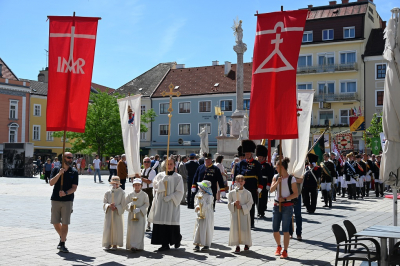 Fronleichnamsprozession durch Wiener Neustadt