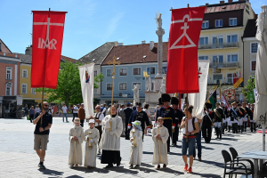 Fronleichnamsprozession durch Wiener Neustadt