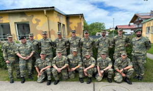 Das Aufbaukommando für die Soldatenwallfahrt nach Lourdes mit Militärpfarrer Oliver Hartl