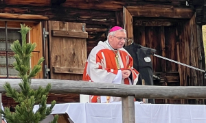 Militärbischof Werner Freistetter bei der Feldmesse in Osttirol