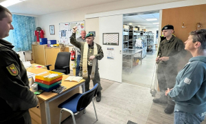 Segnung der Räume in der Kaserne durch Militärdekan Alexander Wessely zu Beginn des Jahresn