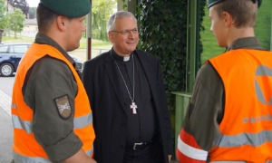 Bischof Freistetter: &quot;Soldaten schuetzen Menschenrechte&quot;