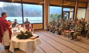 Rorate mit Kader und Grundwehrdienern in der Standschützen-Kaserne mit Militärpfarrer Christoph Gmachl-Aher 