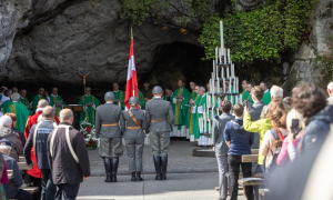 Papst Franziskus: Soldaten als Friedensboten in dunklen Zeiten