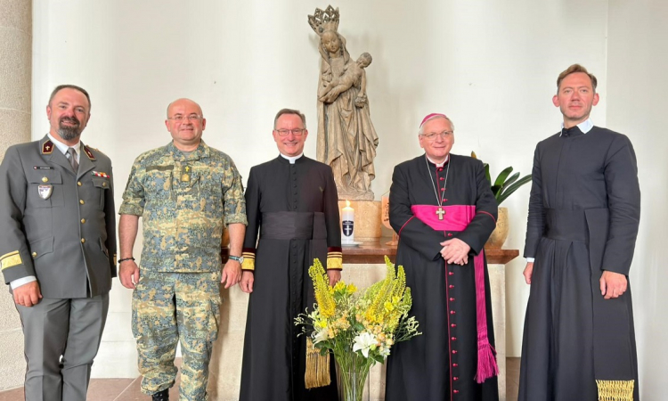 Festliche heilige Messe in der St. Georgs-Kathedrale: Ein vierfaches Jubiläum im Zeichen des Friedens