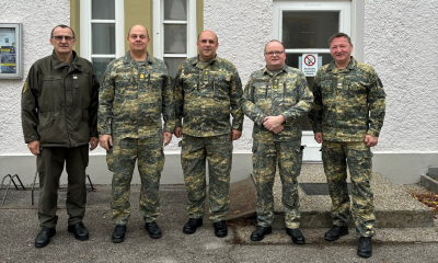 Am Foto (v.l.n.r.): Vizeleutnant Georg Karner (Pfarradjunkt NÖ 4), Brigadier Georg Härtinger (Militärkommandant NÖ), Militärkaplan Andreas Guganeder (neuer Militärpfarrer NÖ 4), Militärsuperior Oliver Hartl (Militärpfarrer NÖ 1 und Dechant), Vizeleutnant Roman Paier (Pfarradjunkt NÖ 1)