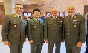 Die Österreichische Delegation der AKS v.l.n.r.: Obst Michael Jedlicka, Kpl Matthias Lee, Onst i.R. Bernhard Meurers, Obst i.R. Hans Machowetz