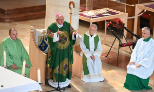 Militärbischof Werner Freistetter in der St. Georgs-Kathedrale