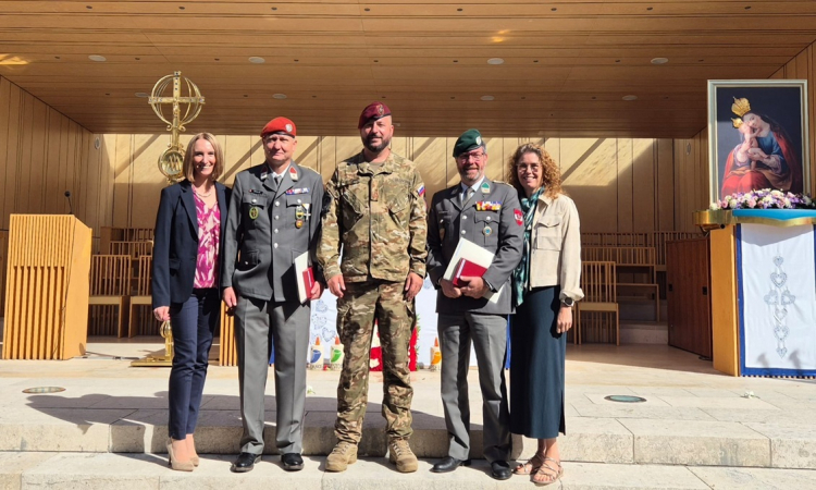 v.l.n.r.: Elisabeth und Wolfgang Drolle, Diakon Klemen Stavbar, Markus und Ursula Stromberger