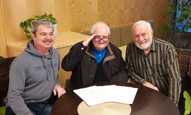 links: ehem. Sekretär und Chauffeur Paul Koch, Mitte: Militärbischof Christian Werner, rechts: gf. Militärpfarrgemeinderat Hans Machowetz, Obst i.R.