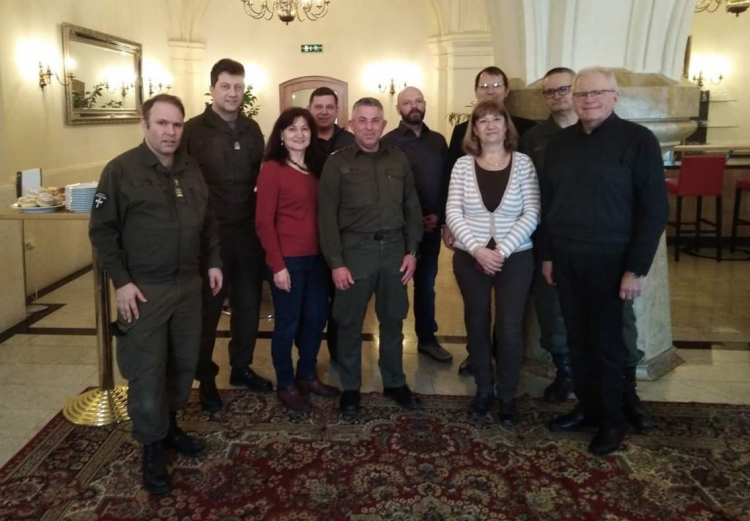 Bischofsvikar Alexander Wessely und die Teilnehmer Offiziersstellvertreter Christian Pichler, Amtsdirektorin Andrea Hodina (Burgenland), Vizeleutnant Heinz Vieider (Steiermark), Vizeleutnant Hermann Nährer (Burgenland), Vizeleutnant Martin Trinkl (Wien), Fachoberinspektorin Monika Csaszar (Burgenland), Militärsuperior Stefan Gugerel, Oberstleutnant Kurt Scherbl (Burgenland), Vizeleutnant Heinrich Horvath (Burgenland) 