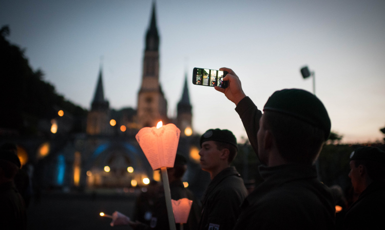 Auch in diesem Jahr wieder dabei: Österreichische Soldaten bei der Lichterprozession in Lourdes