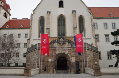 Die St, Georgs Kathedrale in Wiener Neustadt ist die Bischofskirche des Militärbischofs für Österreich